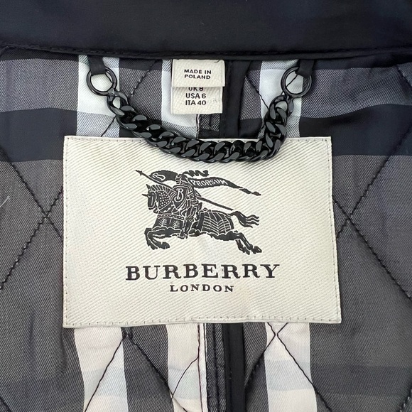 Classic Burberry quilted trench. Size 6 US. Loves but in fabulous shape. - Picture 4 of 7